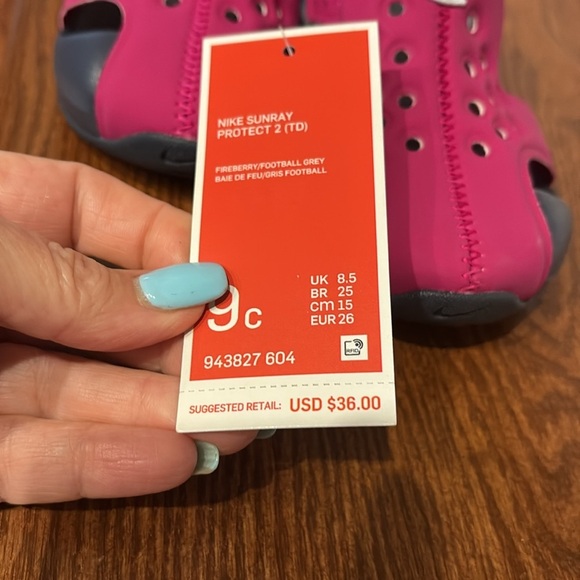 Nike toddler girl Sunray Protect 2 Sandals - Pink fuchsia
NWT and box size 9C - Picture 6 of 10